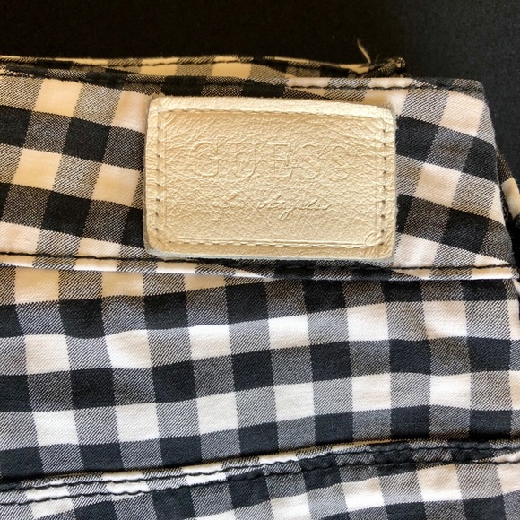 GUESS - Picture 2 of 9
